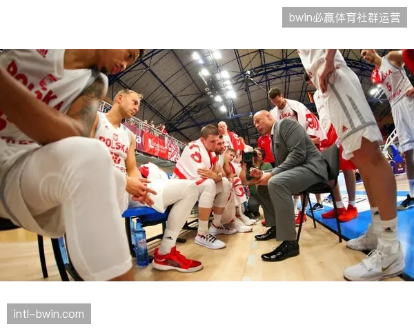 东道主墨西哥队将充分利用高原主场优势,洛萨诺的速度是对阵非美洲球队的战术利器 东道主墨西哥队将充分利用高原主场优势,洛萨诺的速度是对阵非美洲球队的战术利器